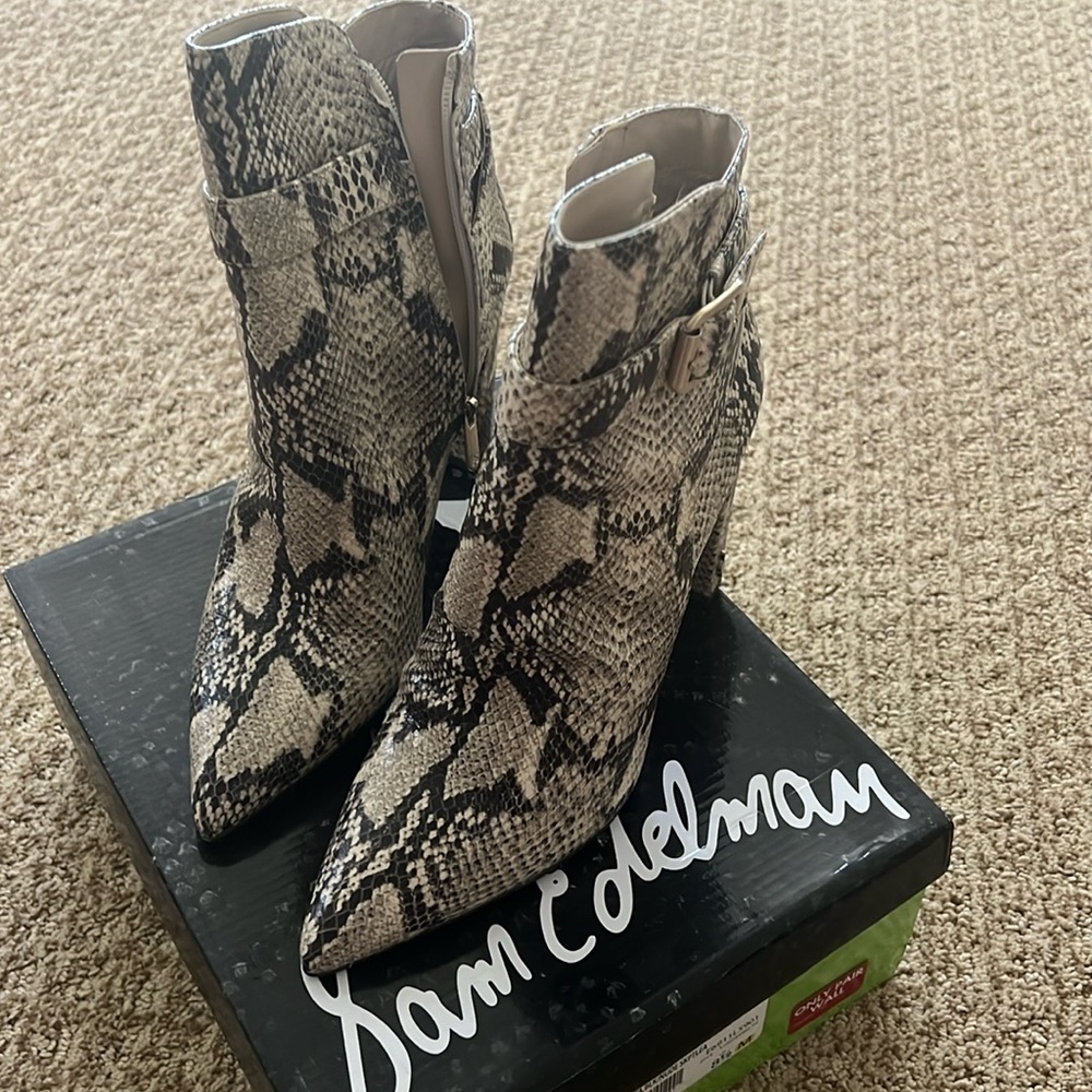 Ankle boots snake color beige